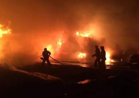 45 машин сгорели на штрафстоянке в Шымкенте (видео)
